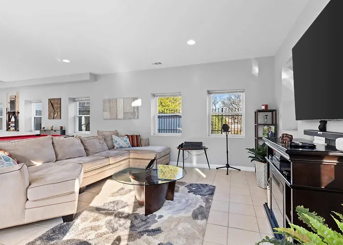 Sunny City Accommodations - Close To Metro And Umd